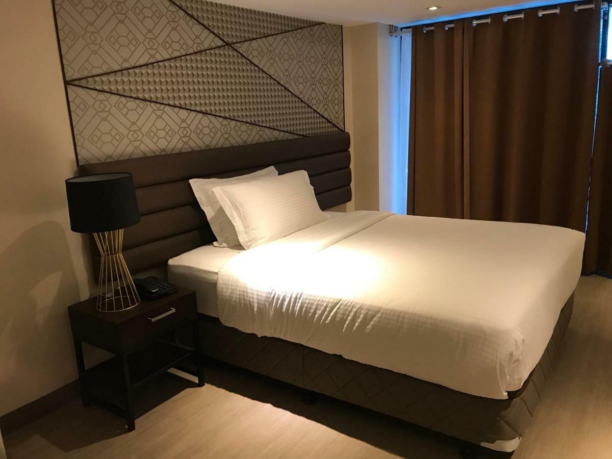 Maxx Hotel Ortigas Pasig City Exteriör bild