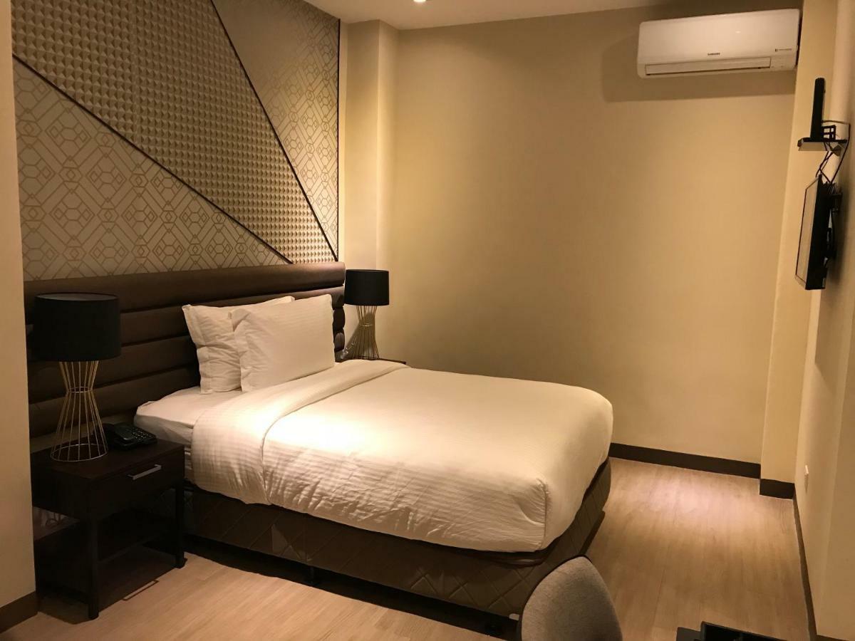 Maxx Hotel Ortigas Pasig City Exteriör bild