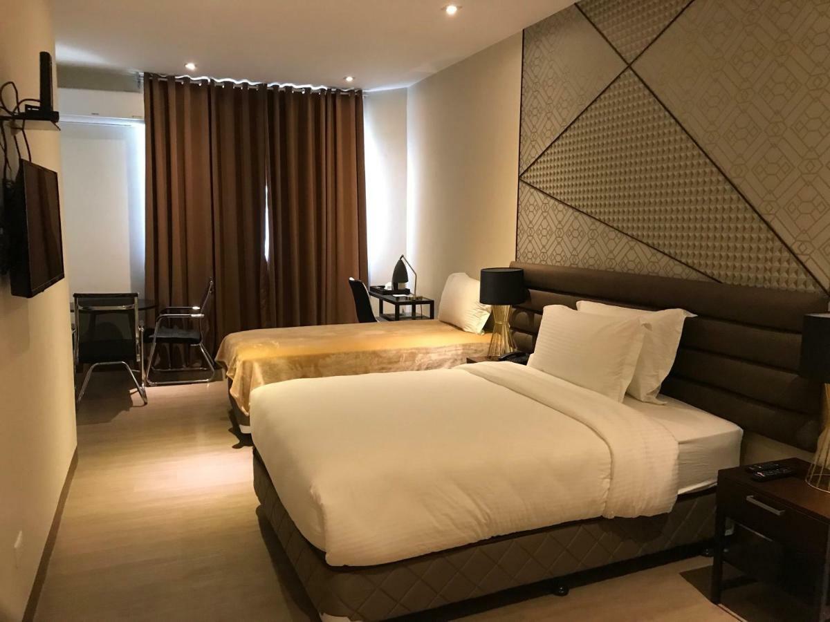 Maxx Hotel Ortigas Pasig City Exteriör bild