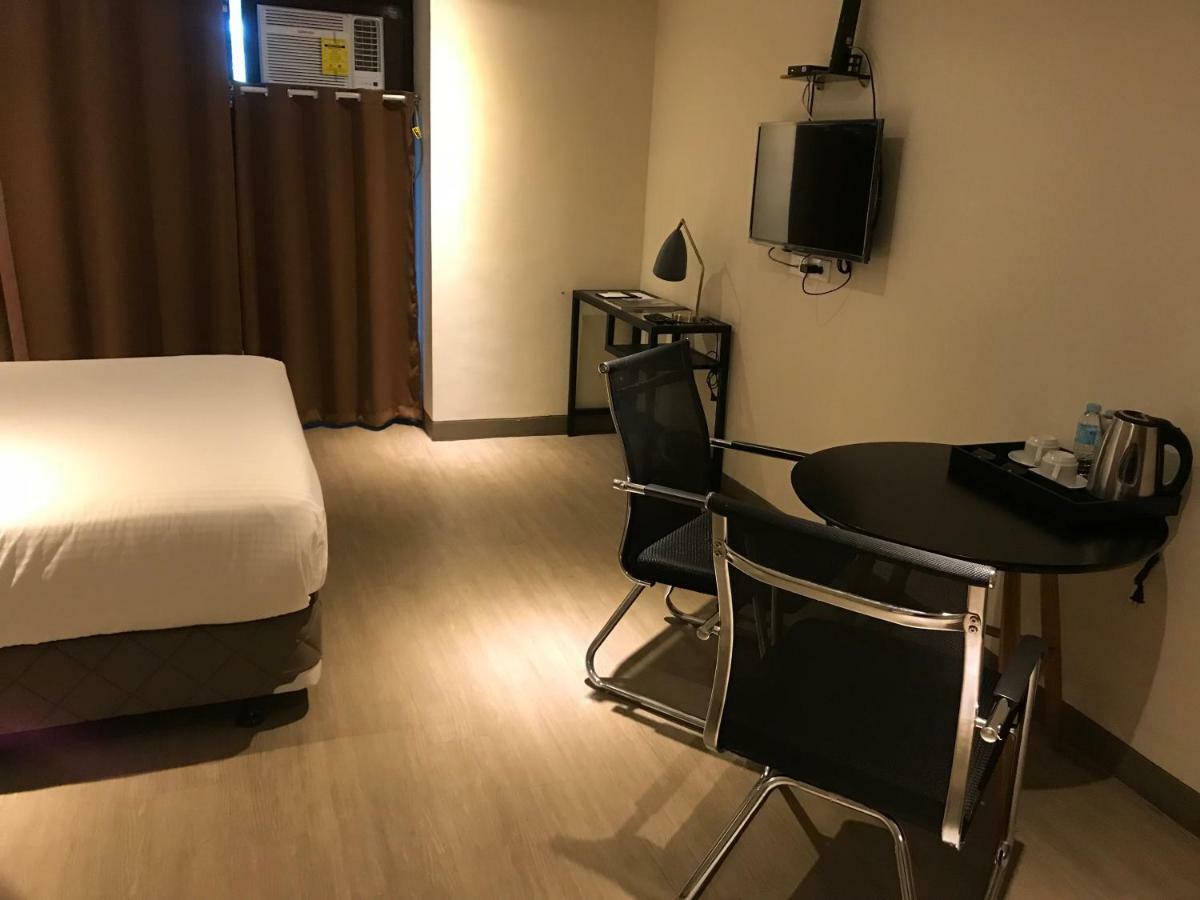 Maxx Hotel Ortigas Pasig City Exteriör bild
