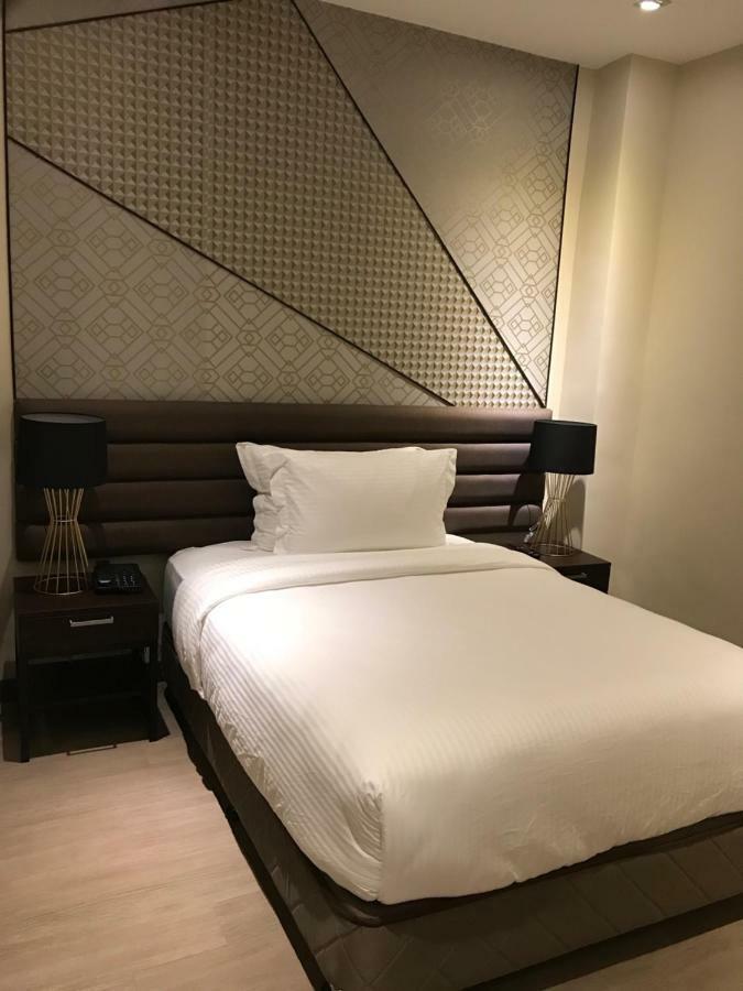 Maxx Hotel Ortigas Pasig City Exteriör bild
