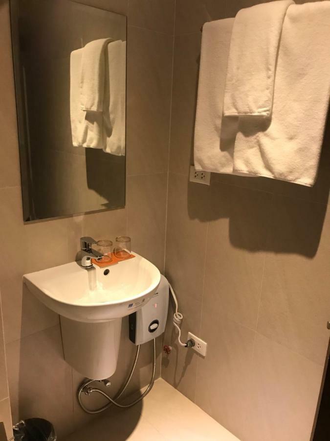 Maxx Hotel Ortigas Pasig City Exteriör bild