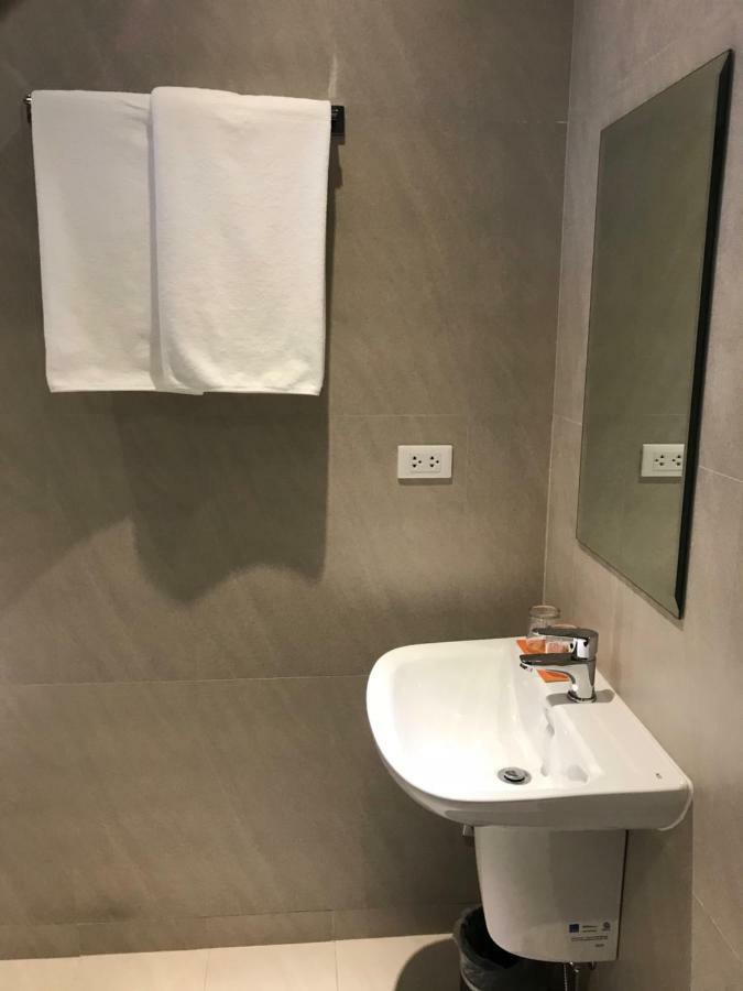 Maxx Hotel Ortigas Pasig City Exteriör bild